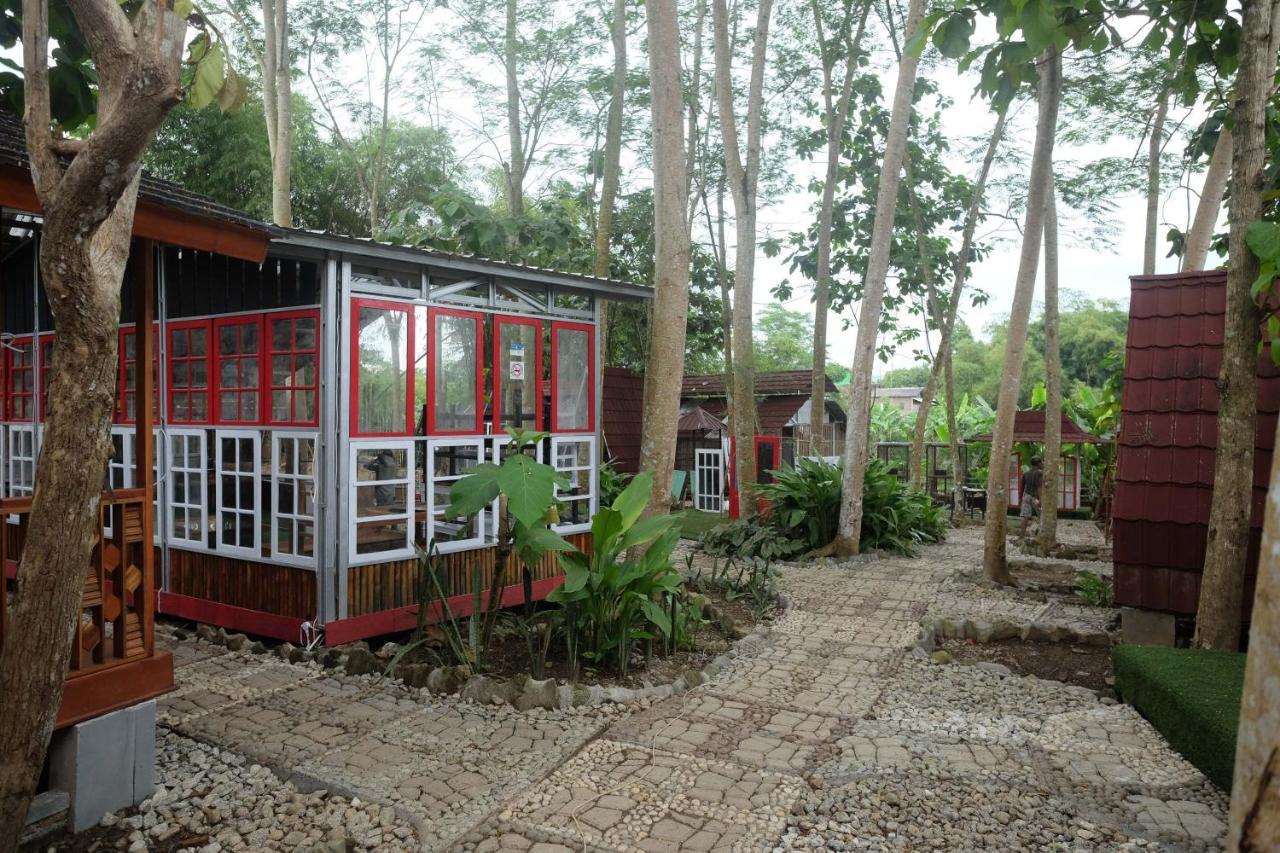 Urbanview Villa Lukulo Kebumen By Reddoorz Экстерьер фото