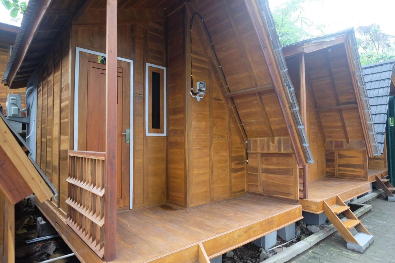 Urbanview Villa Lukulo Kebumen By Reddoorz Экстерьер фото
