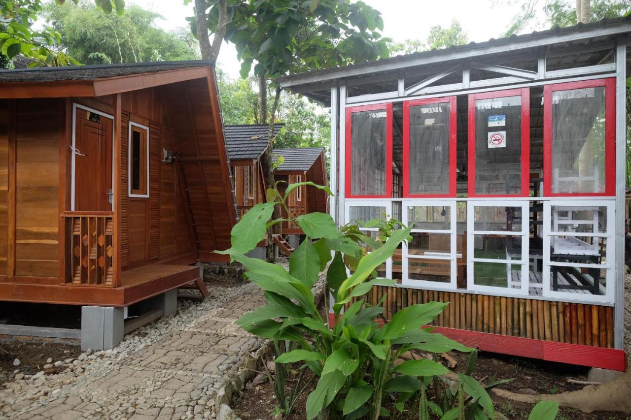 Urbanview Villa Lukulo Kebumen By Reddoorz Экстерьер фото