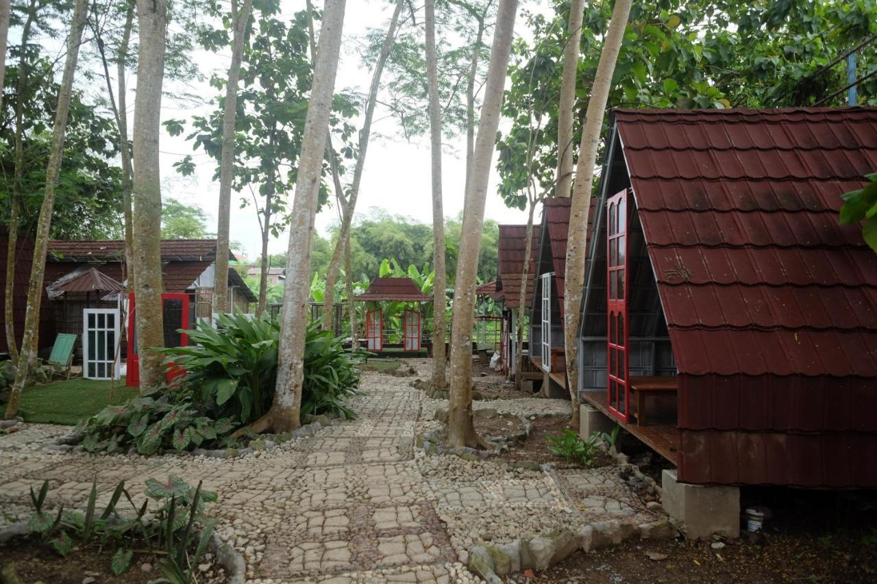Urbanview Villa Lukulo Kebumen By Reddoorz Экстерьер фото