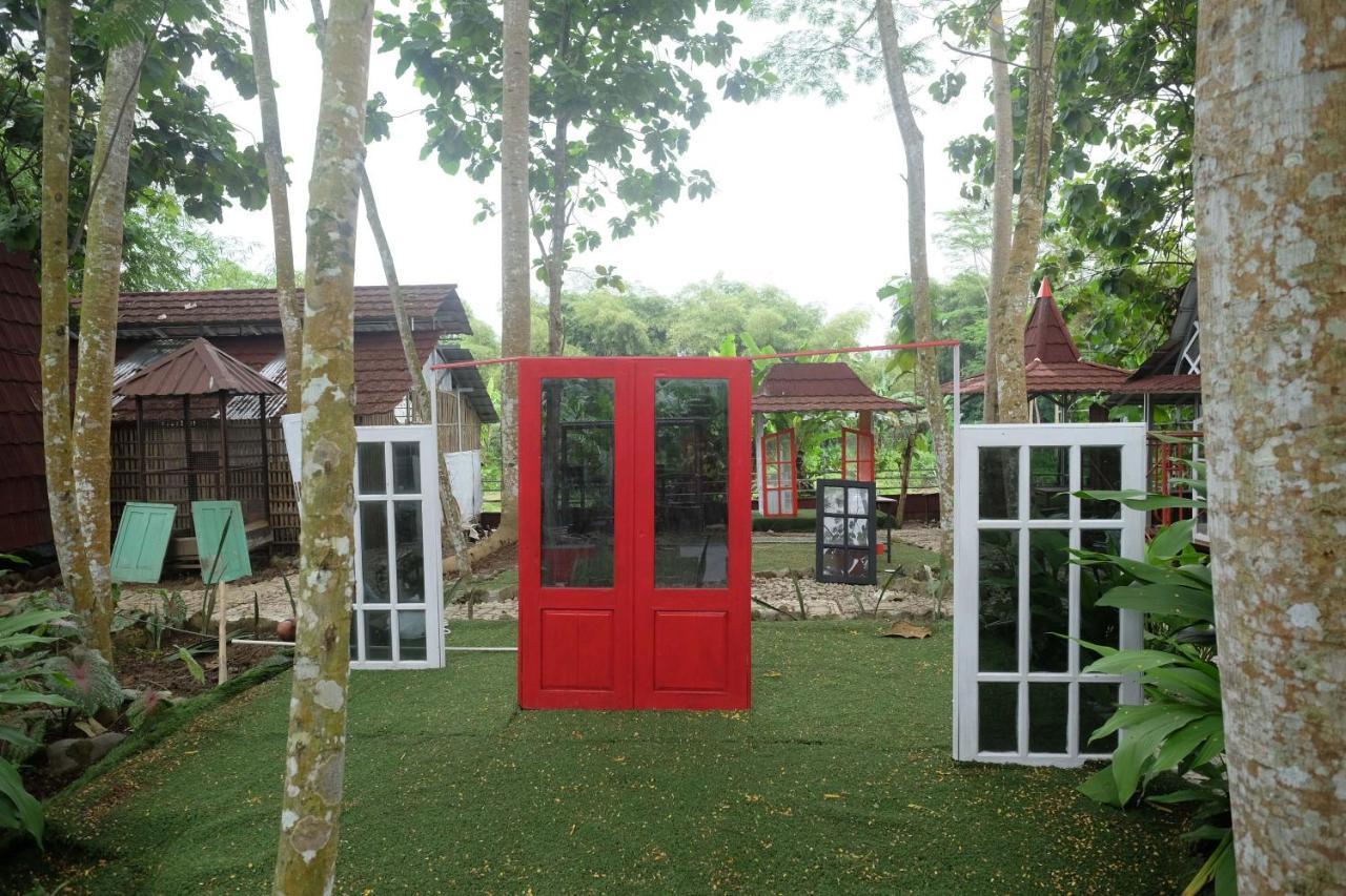 Urbanview Villa Lukulo Kebumen By Reddoorz Экстерьер фото