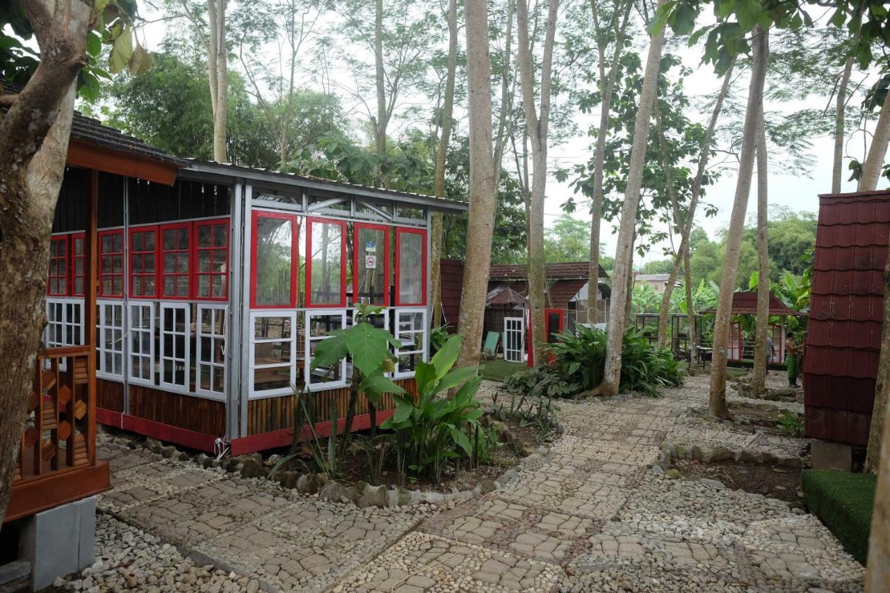 Urbanview Villa Lukulo Kebumen By Reddoorz Экстерьер фото